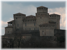 Castello Torrechiara dalla Collina