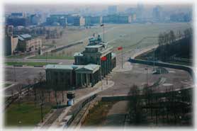 Berlino - Una foto della Porta di Brandeburgo all'epoca del muro