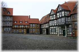 Quedlinburg - Scorcio delle case appena fuori la cinta muraria del Castello