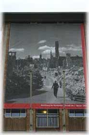 Norimberga - Il manifesto che la mostra dopo i bombardamenti degli alleati