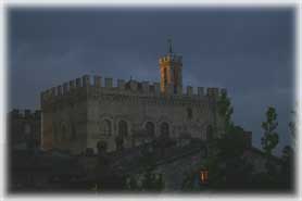 Gubbio - Suggestiva veduta del Palazzo dei Consoli