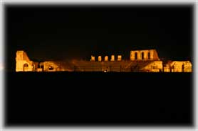 Gubbio - Veduta notturna del teatro romano