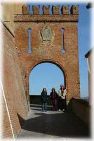 Barolo - La porta d'accesso al Castello