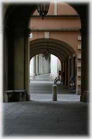 Busseto - Il colonnato sulla via principale