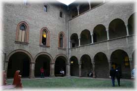 Fontanellato - Il cortile interno