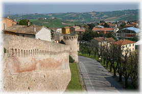 Corinaldo - Scorcio sulle mura di fortificazione