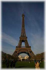 Parigi - La Tour Eiffel vista dai giardini di Campo di Marte
