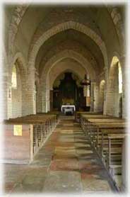 Ozenay - L'interno della chiesa