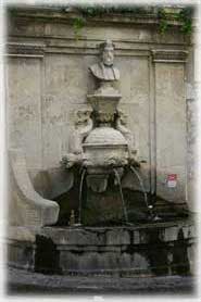 Saint-Remy-de-Provence - Un monumento a Nostradamus
