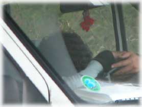 Nino che dorme attendendo la partenza dall'area di servizio dove abbiamo pranzato