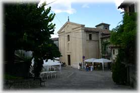 Colle di Tora - La piazza centrale