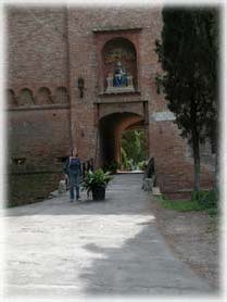 Abbazia Monte Oliveto Maggiore - Ingresso Fortificato