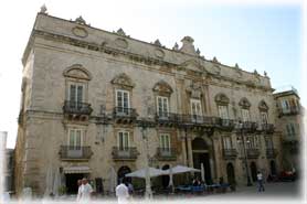 Siracusa - Un palazzo d'epoca in Piazza del Duomo