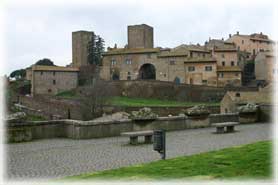 Tuscania - Veduta della parte vecchia
