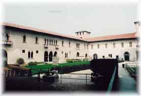 Verona - Veduta del Paiazzale interno di Catelvecchio